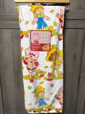 New Strawberry Shortcake & Friends Autumn Fall Leaves 50" x 70" Blanket & Hanger